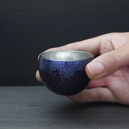 銅製 青藍色 ぐい呑み – 鎚起工房 清雅堂